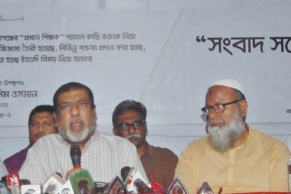 Bhakta held his ears willingly: Salim
